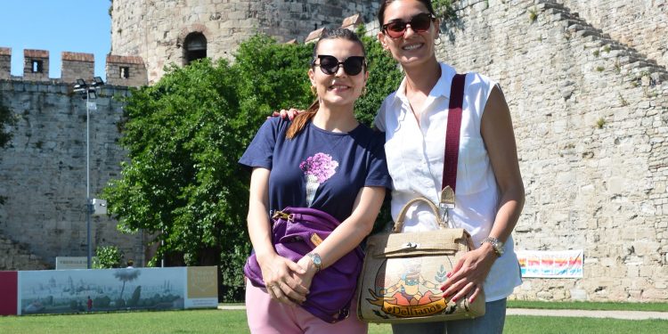 SANAT VE CEMİYET HAYATININ ÜNLÜ İSİMLERİ YEDİKULE HİSARI’NDA TARİHE TANIKLIK ETTİ