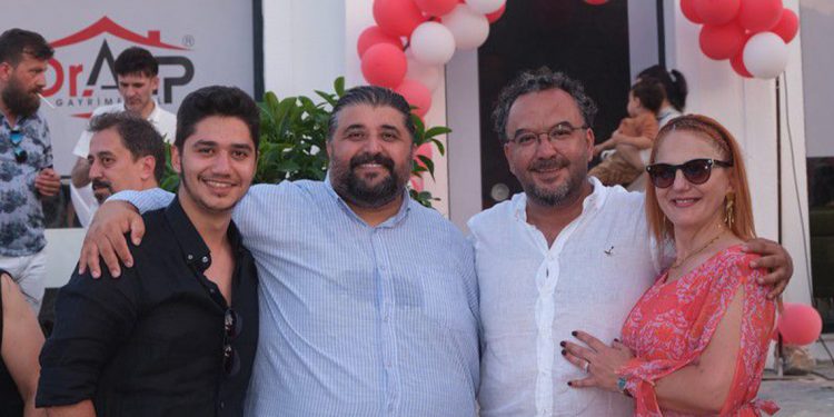 Sazlı sözlü açılış Sazlı sözlü açılış yaptılar Açılışa özel konser