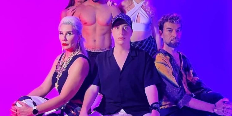 Efecin’den Türkiye’nin ilk ‘canlı tablo’ klibi