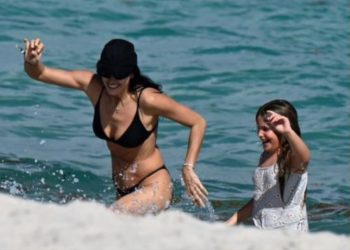 Anne-kız Miami Sahili’nde…